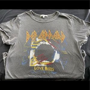 Women Def Leppard shirt